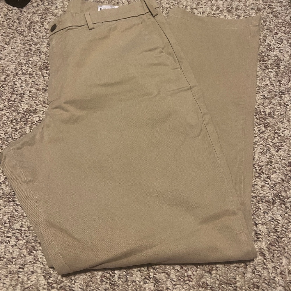 Men’s Gap tan Chino (37x32)